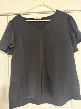Women's Black V-Neck Puff Sleeve Top